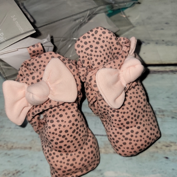 Robeez Other - New in package Robeez soft booties 3-6